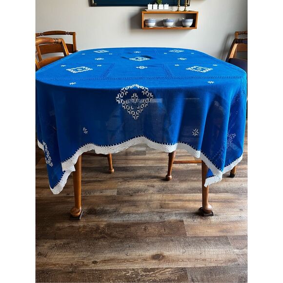 Vintage Royal Blue Linen Tablecloth with White Hand Embroidery & White Lace Trim - Picture 2 of 10